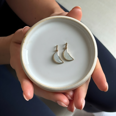 RAINBOW MOONSTONE CRESCENT PENDANT NECKLACE SILVER (CABOCHON)