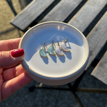 BLUE LACE AGATE CRESCENT PENDANT NECKLACE GOLD (CABOCHON)