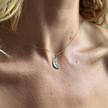 AQUAMARINE CRESCENT PENDANT NECKLACE GOLD (CABOCHON)