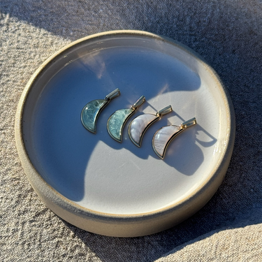 BLUE LACE AGATE CRESCENT PENDANT NECKLACE GOLD