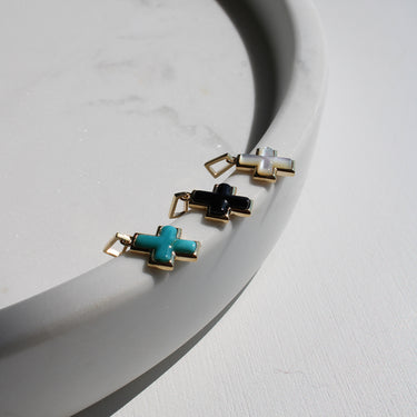 BLACK ONYX AMULET PENDANT GOLD