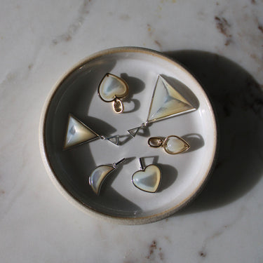 MOTHER OF PEARL HEART TALISMAN SILVER (MEDIUM) (CABOCHON)